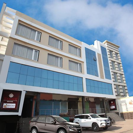 Hotel Tridev Varanasi Eksteriør billede