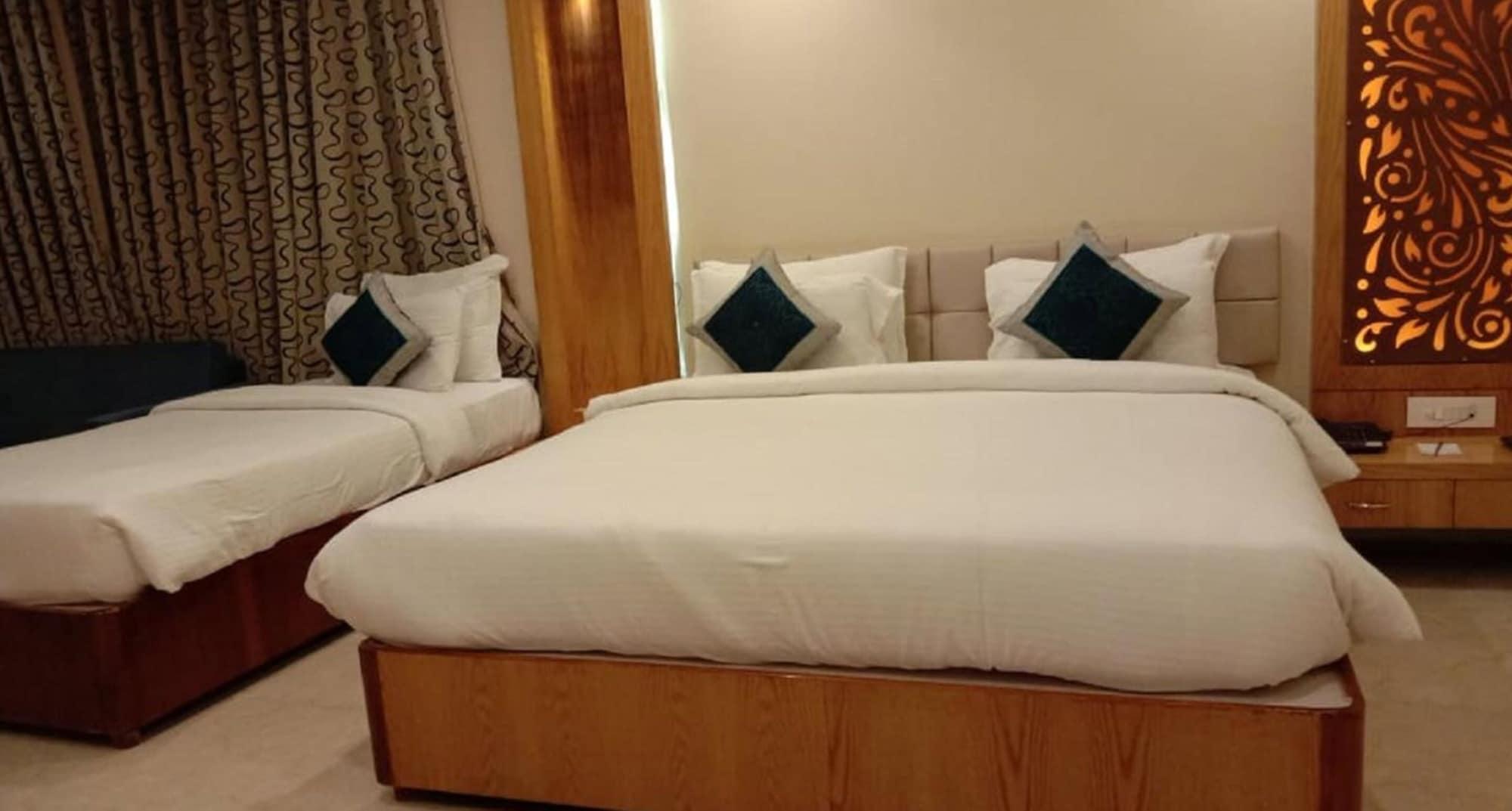 Hotel Tridev Varanasi Eksteriør billede