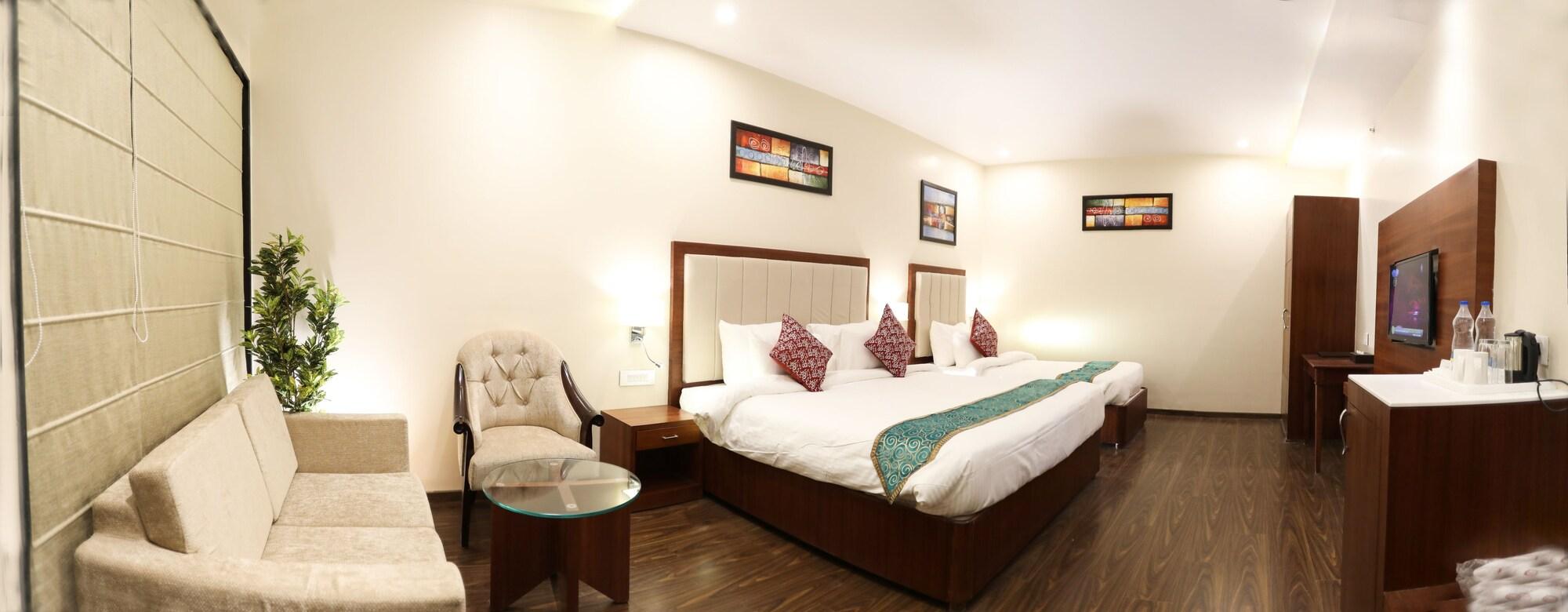 Hotel Tridev Varanasi Eksteriør billede