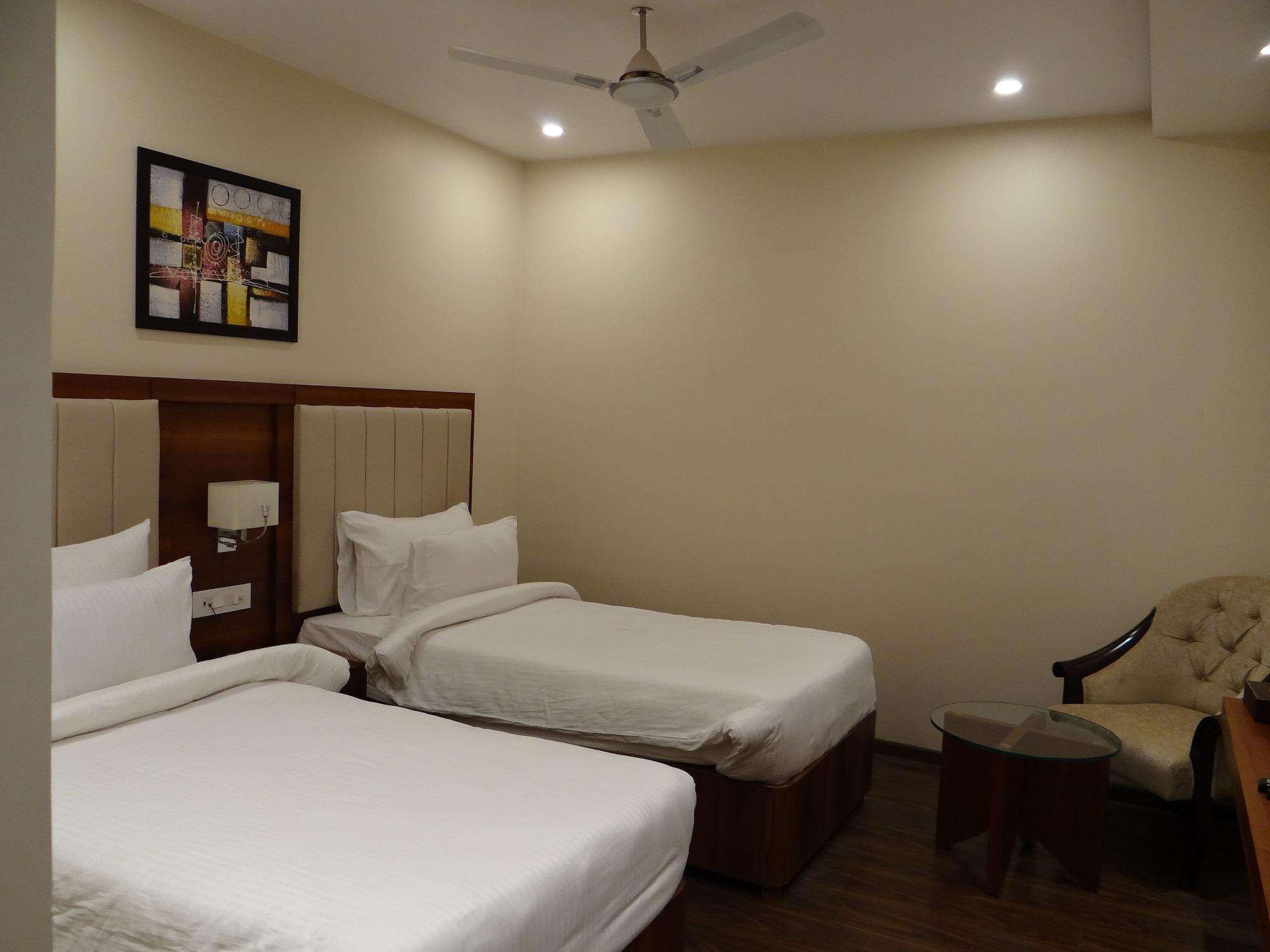 Hotel Tridev Varanasi Eksteriør billede