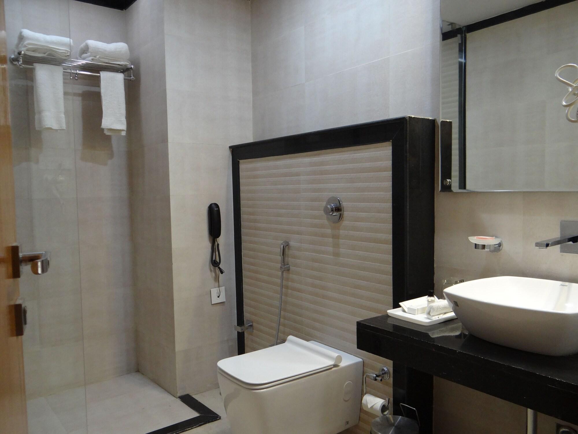 Hotel Tridev Varanasi Eksteriør billede
