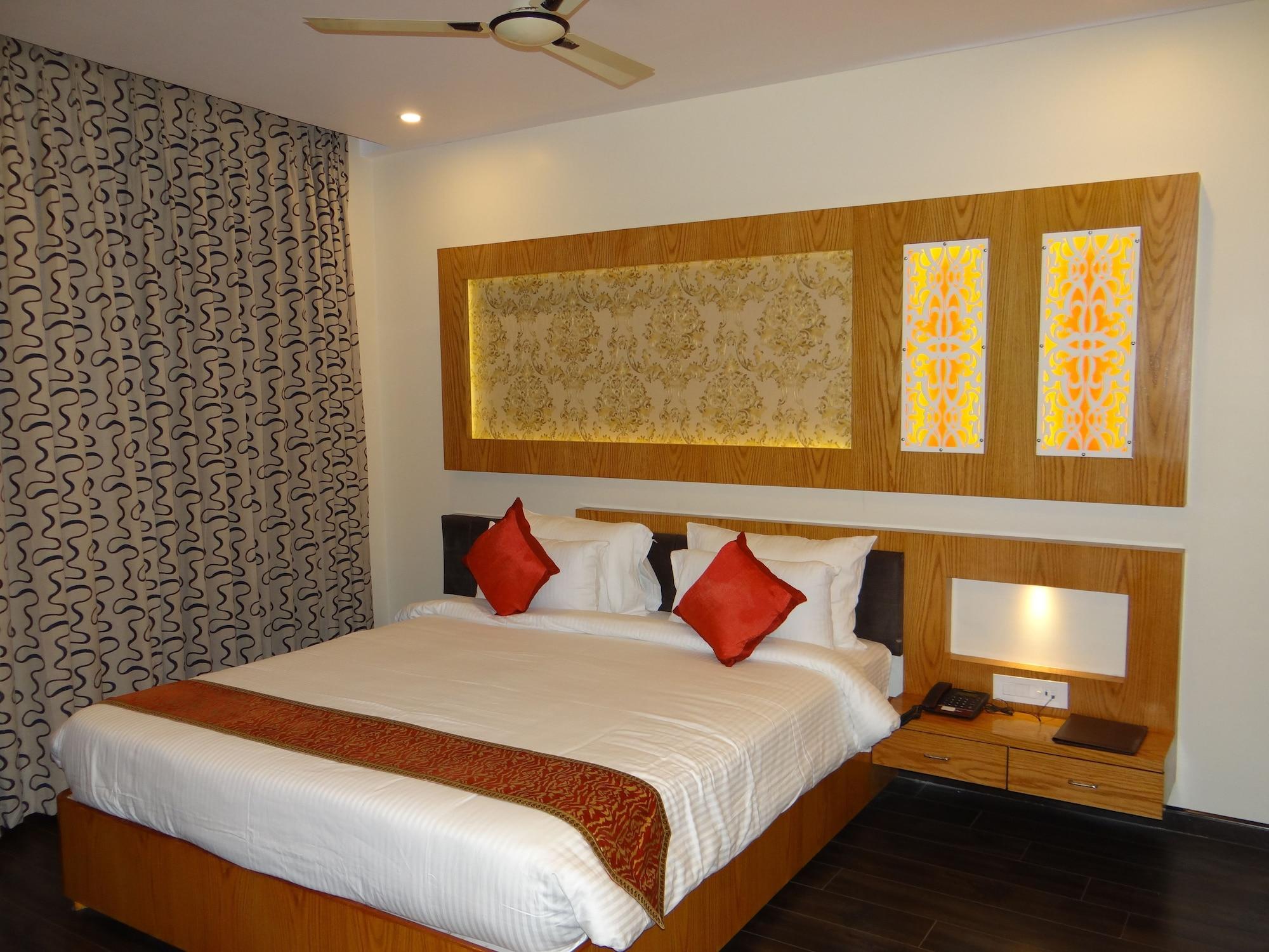 Hotel Tridev Varanasi Eksteriør billede