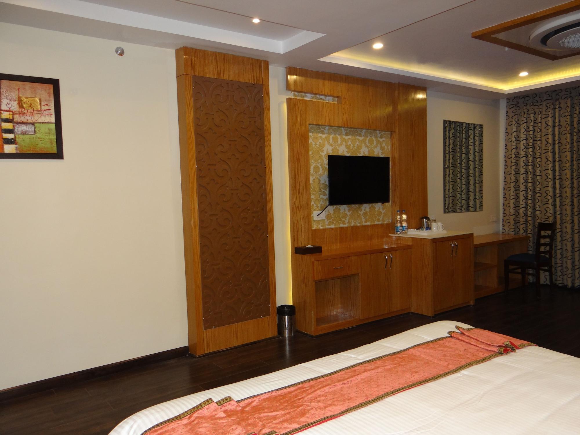 Hotel Tridev Varanasi Eksteriør billede