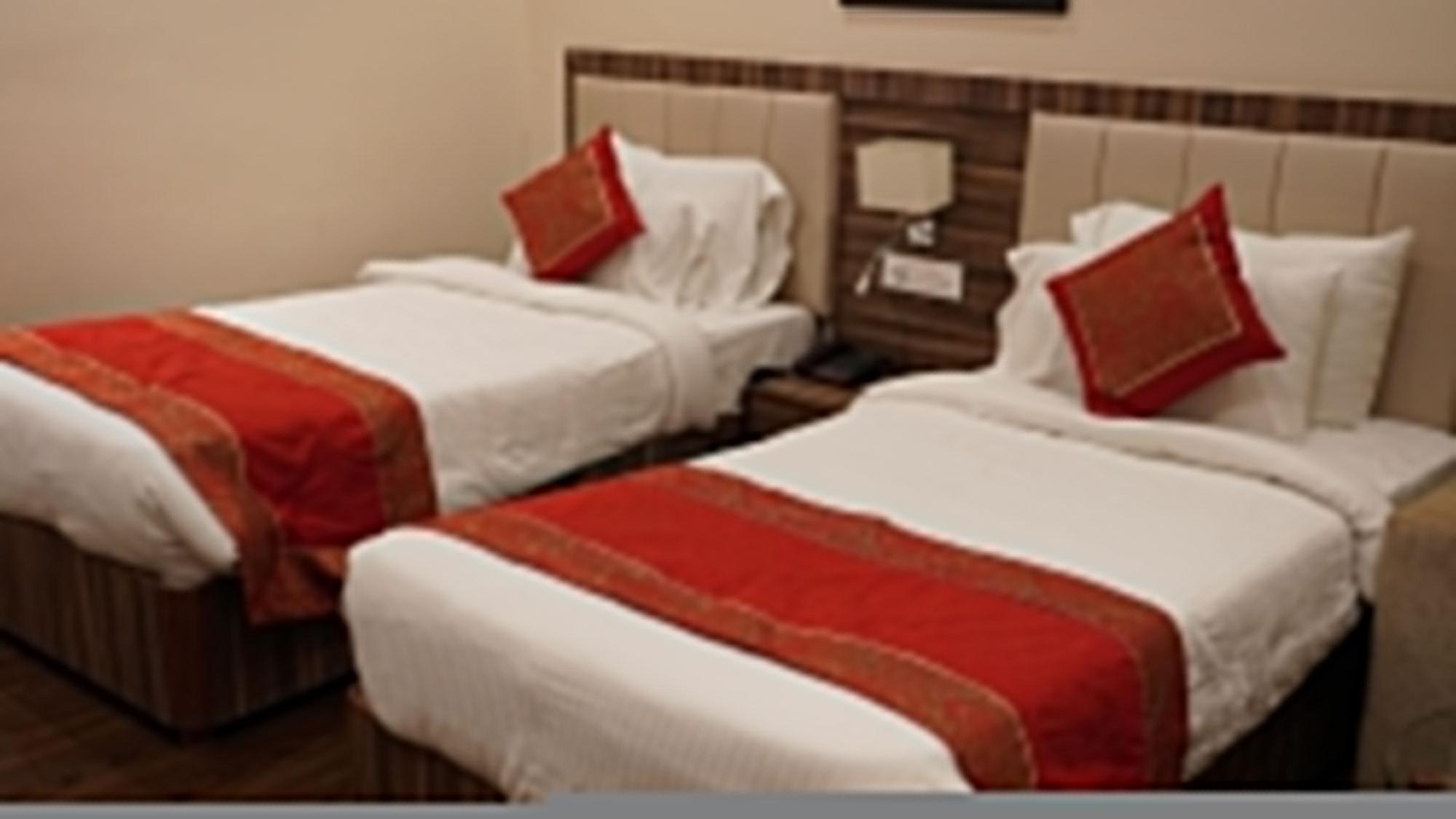 Hotel Tridev Varanasi Eksteriør billede