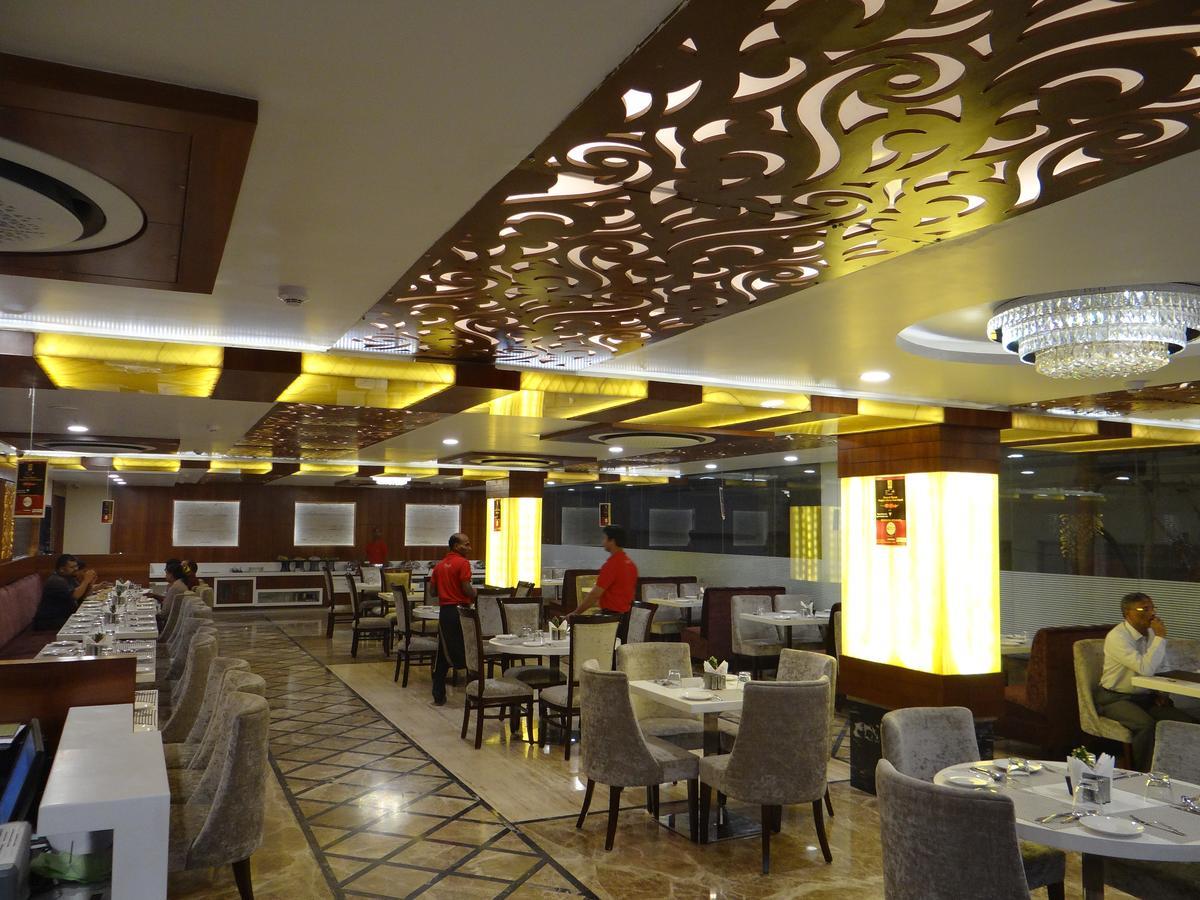 Hotel Tridev Varanasi Eksteriør billede