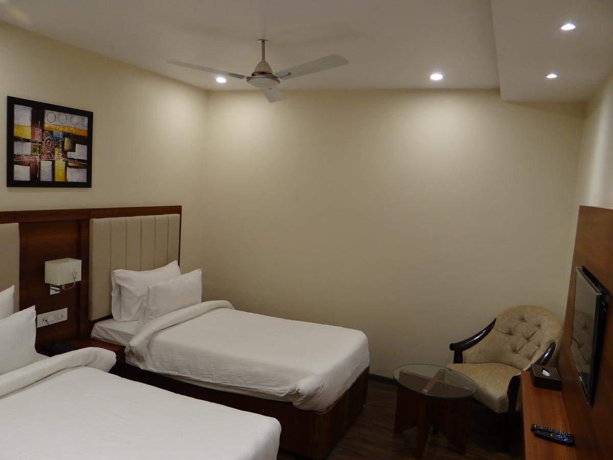 Hotel Tridev Varanasi Eksteriør billede