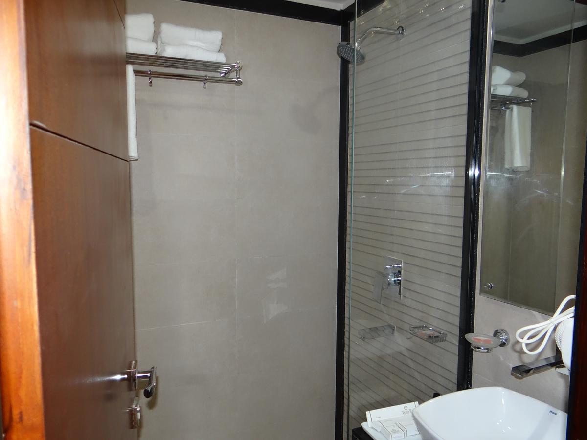 Hotel Tridev Varanasi Eksteriør billede