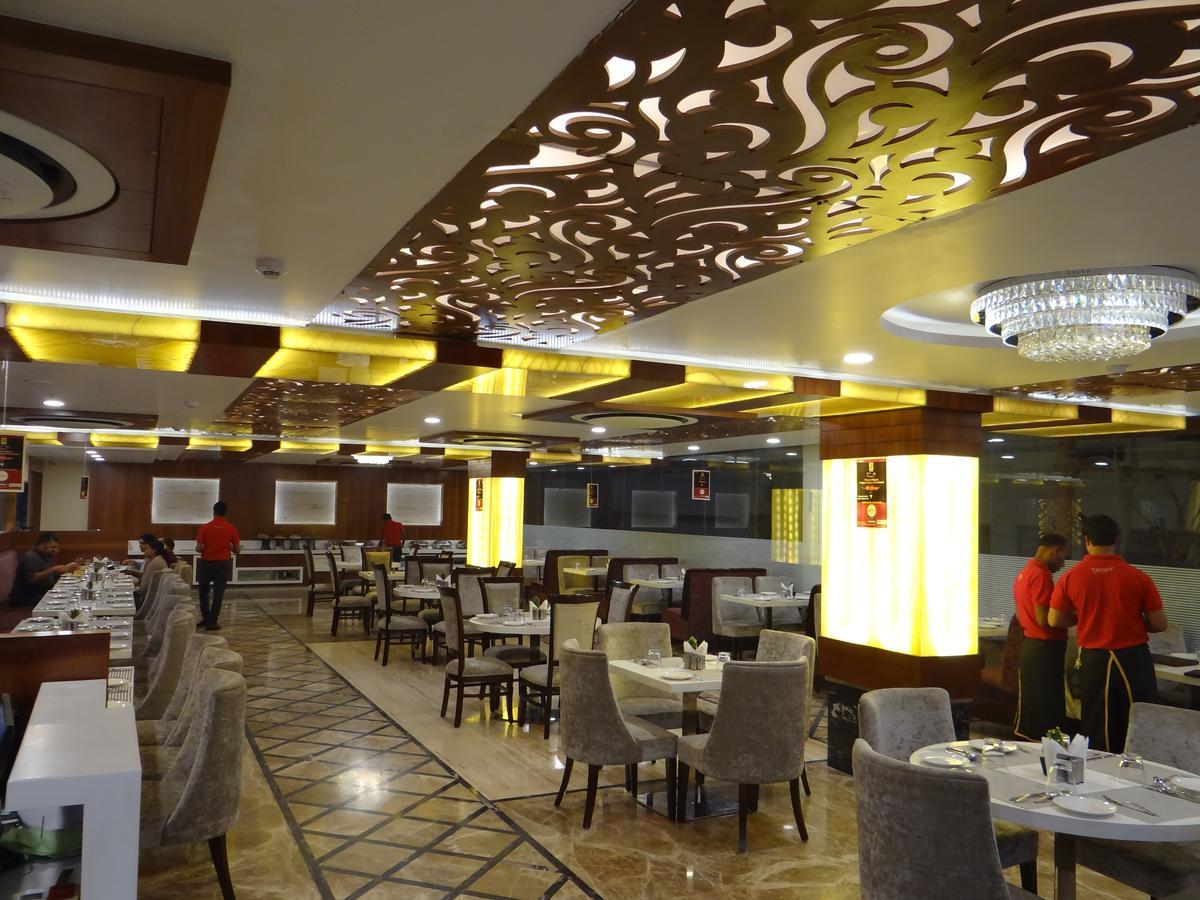 Hotel Tridev Varanasi Eksteriør billede