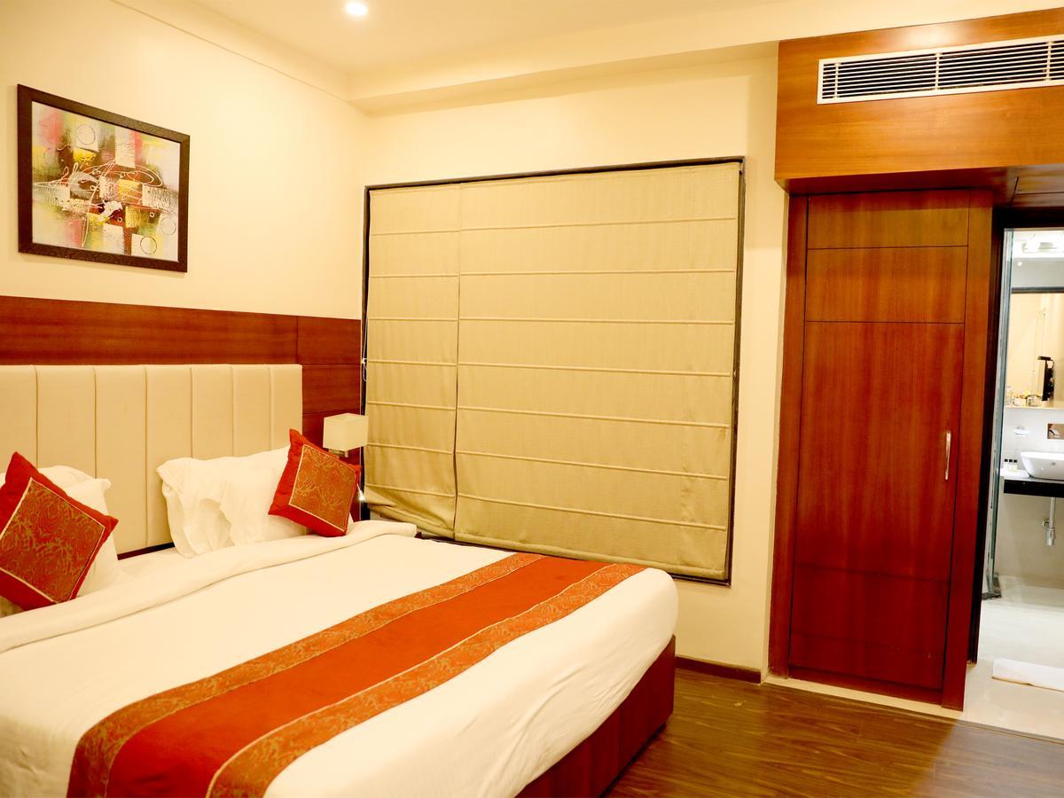 Hotel Tridev Varanasi Eksteriør billede