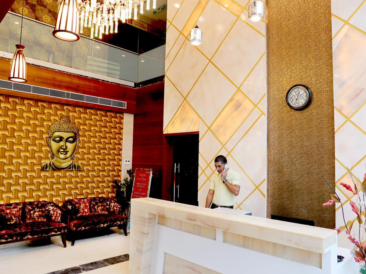 Hotel Tridev Varanasi Eksteriør billede