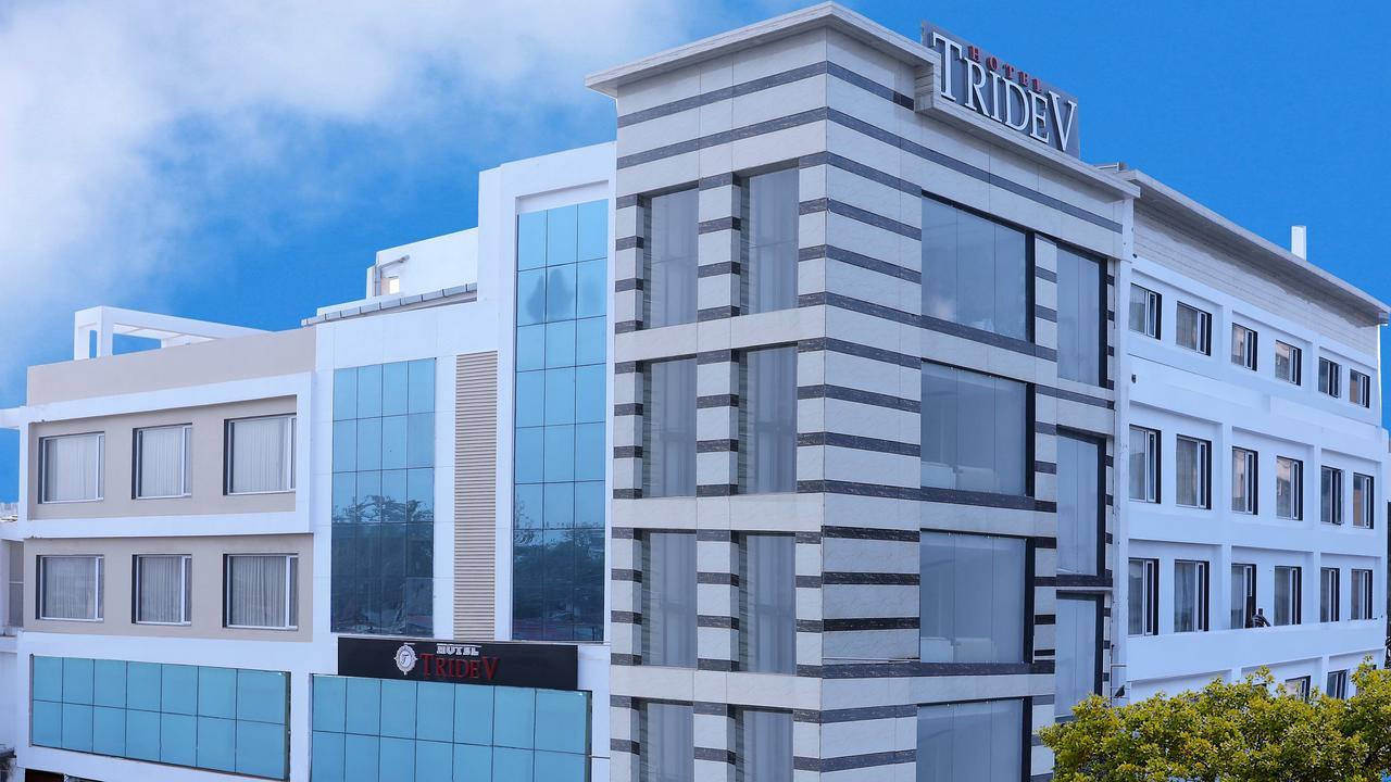 Hotel Tridev Varanasi Eksteriør billede