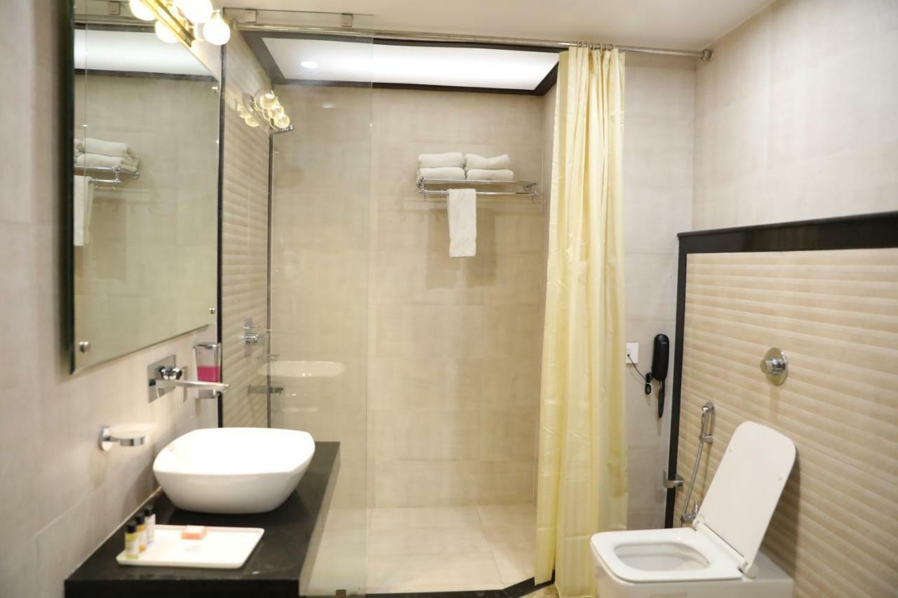 Hotel Tridev Varanasi Eksteriør billede